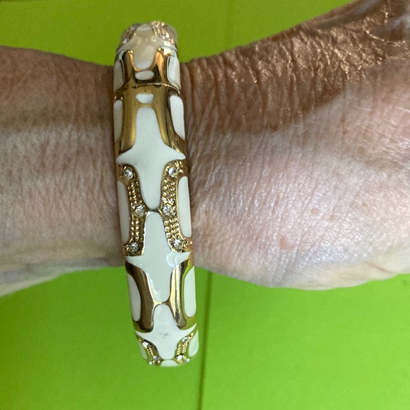 NWOT hinged rd. bracelet w/white enamel between gold designs. $25 - Picture 2 of 6